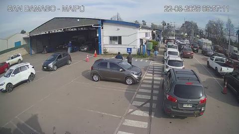 Live stream of the queue and wash bays at a car wash